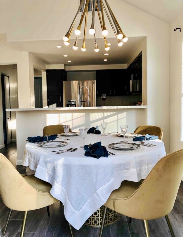 Gated Loft, Close to Trails & Minutes to Malibu
