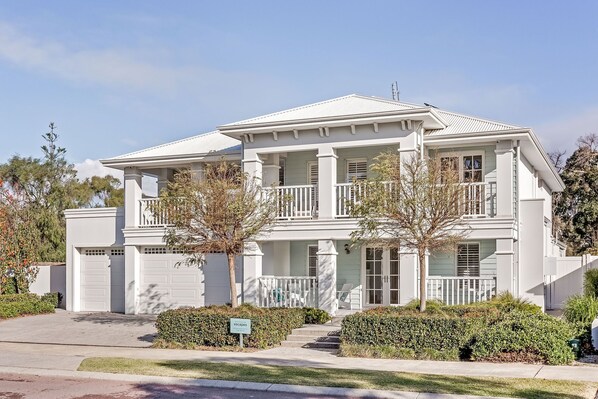 Experience a stunning Hamptons-style retreat overlooking the 9th hole of Dunsborough Lakes Golf Club.