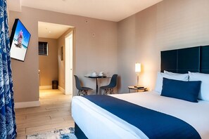 Unit with 1 Queen size bed