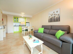 Möbel, Interior Design, Zimmer, Wohnung, Couch, Stuhl, Wohnzimmer, Lampe, Schlafsofa