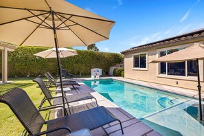 Pool has Tanning Shelf
