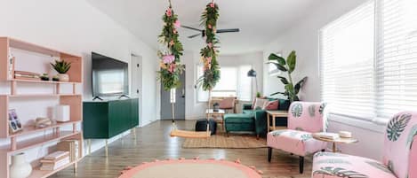 The livingroom also features a smart TV so you can unwind and watch your favorite streaming services