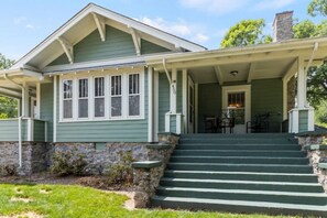 Enjoy the amazing Hickory weather on one of the two covered porches