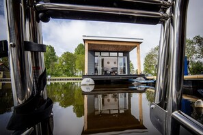 Stugans exteriör [sommar]