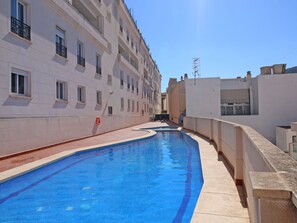 Wasser, Himmel, Eigentum, Blau, Schwimmbad, Azurblau, Gebäude, Schatten, Verbundwerkstoff, Freizeit