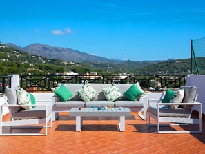 Water, Sky, Building, Window, Swimming Pool, Azure, Shade, Composite Material, Real Estate, Leisure