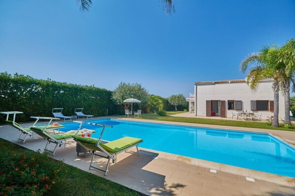 Activities, Balcony / Terrace / Patio, Facilities, Pool, Spring