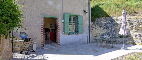 Vue extérieure de la maison depuis le jardin privatif