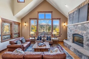 Living room with outstanding mountain views