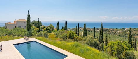 The spacious private pool with sea view