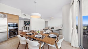 Full Kitchen with Dining Table