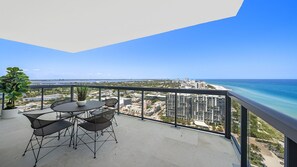 Private Balcony overlooking the Oean!