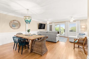Dining area with seating for 6