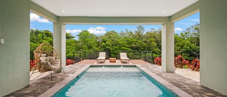 Private Pool, Canal Front
