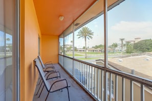 Private Screened-In Balcony | Pet Friendly w/ Fee | ~11 Mi to Clearwater