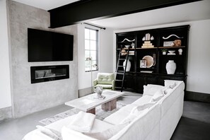 Living Room (2)