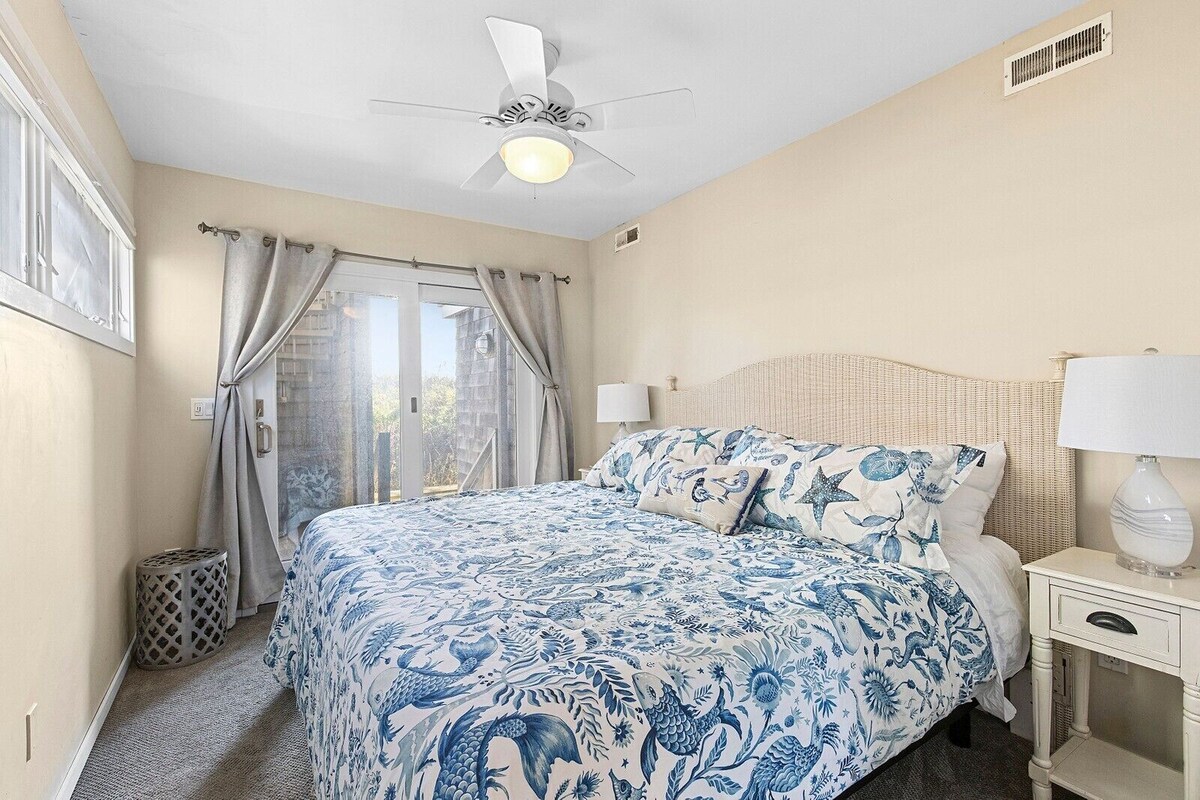 Oceanfront Home In Downtown Montauk!!! Private Ocean Beach Path!!