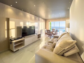 Dining area,TV and multimedia,Sea view