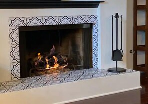 Gas log fireplace for chilly nights.