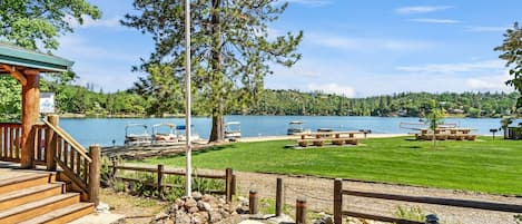 Location! Location! Location! Situation right on the Pine Mountain Lake Marina Beach. Vacation Rental "Marina Beach Lodge" - Unit 1 Lot 454.