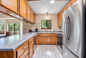 Kitchen. Pine Mountain Lake Vacation Rental "Deer Run" - Unit 2 Lot 454.