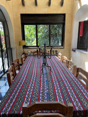 Spacious Dining Area and Table 