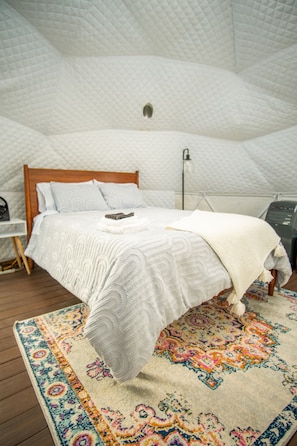 Luxury Memory foam queen bed