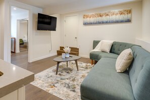 Living Room | Free WiFi | Smart TV
