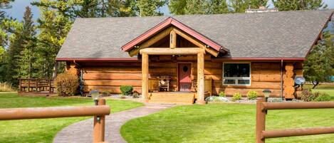 Enjoy your Whitefish Escape at Stillwater Log Home