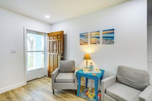 Living Area | Flat-Screen TV w/ Cable