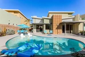 Private Yard With Kidney-Shaped Pool with Tanning Shelf, Spa and Fire Pit