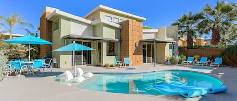 Private Yard With Kidney-Shaped Pool with Tanning Shelf, Spa and Fire Pit