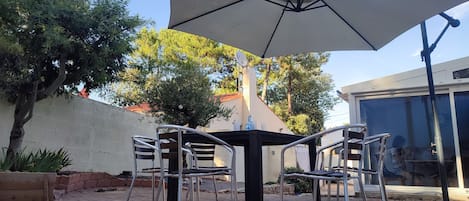 Une grande terrasse au calme Ă l'abris des regards