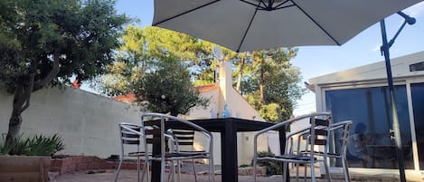 Une grande terrasse au calme à l'abris des regards