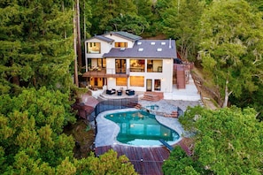 Luxury Private Estate with Pool, Hot Tub, Sauna, and BBQ Close to Santa Cruz