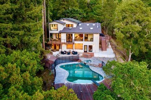 Luxury Private Estate with Pool, Hot Tub, Sauna, and BBQ Close to Santa Cruz