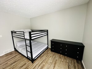 Full size bunk bed sleeps 4