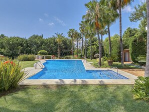 Planta, Cielo, Agua, Piscina, Árbol, Ocio, Arecales, Barrio Residencial, Paisaje, Hierba