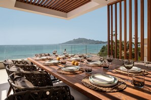 Sublime dining setting with spectacular sea views. 