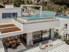 An exquisite Zakynthian gem, awaits to inspire your forthcoming holiday break. 