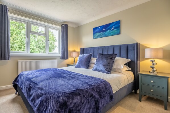 Langdale, Heacham: Master bedroom with super-king bed