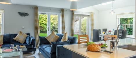 Holly Lodge, Wells-next-the-Sea: Spacious open plan living area