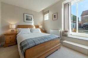 The Little Barn, Ringstead: Master bedroom