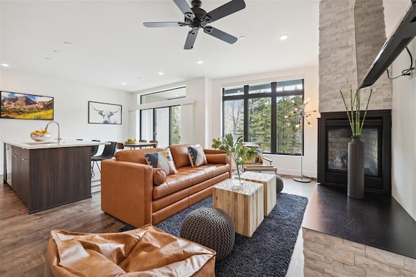 Living Area - River West 924 - Silverthorne Vacation Rental