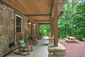 Enjoy Peaceful Wooded Surroundings