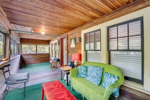 Screened-In Balcony
