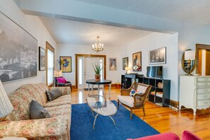 Living Room | Smart TV w/ Cable | Central A/C | Free WiFi | 1st Floor
