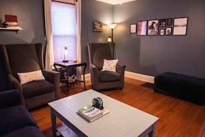 The blue coffee table can be lifted up to create a work space