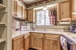 Kitchen | Cooking Basics | Coffee Maker | Paper Towels/Trash Bags Provided