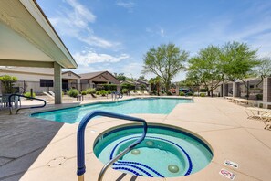 Community Pool & Hot Tub